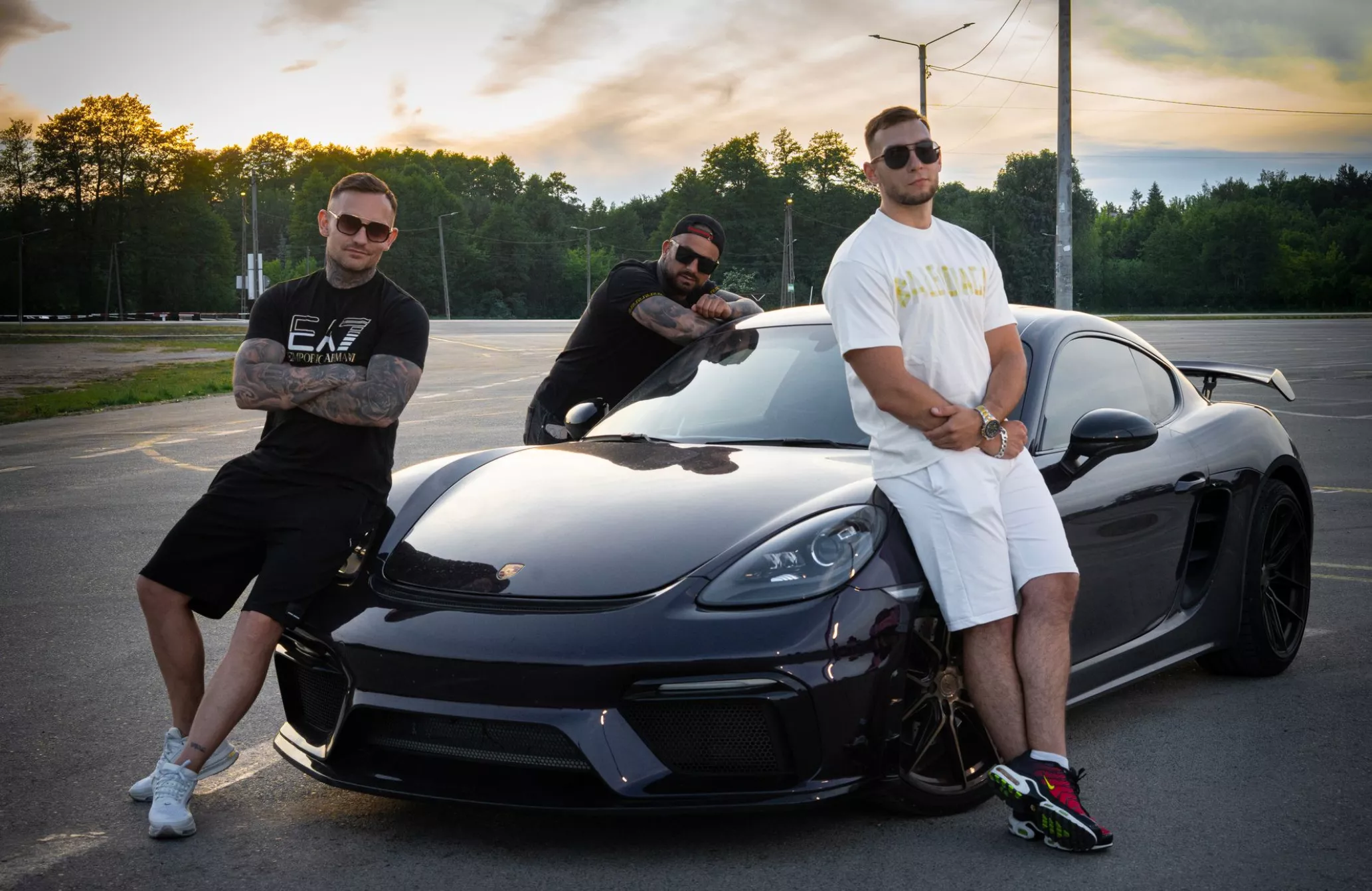 Boski Heniek, Maka i Pancio z premierą singla „Biały Benz”. Klip jest już dostępny