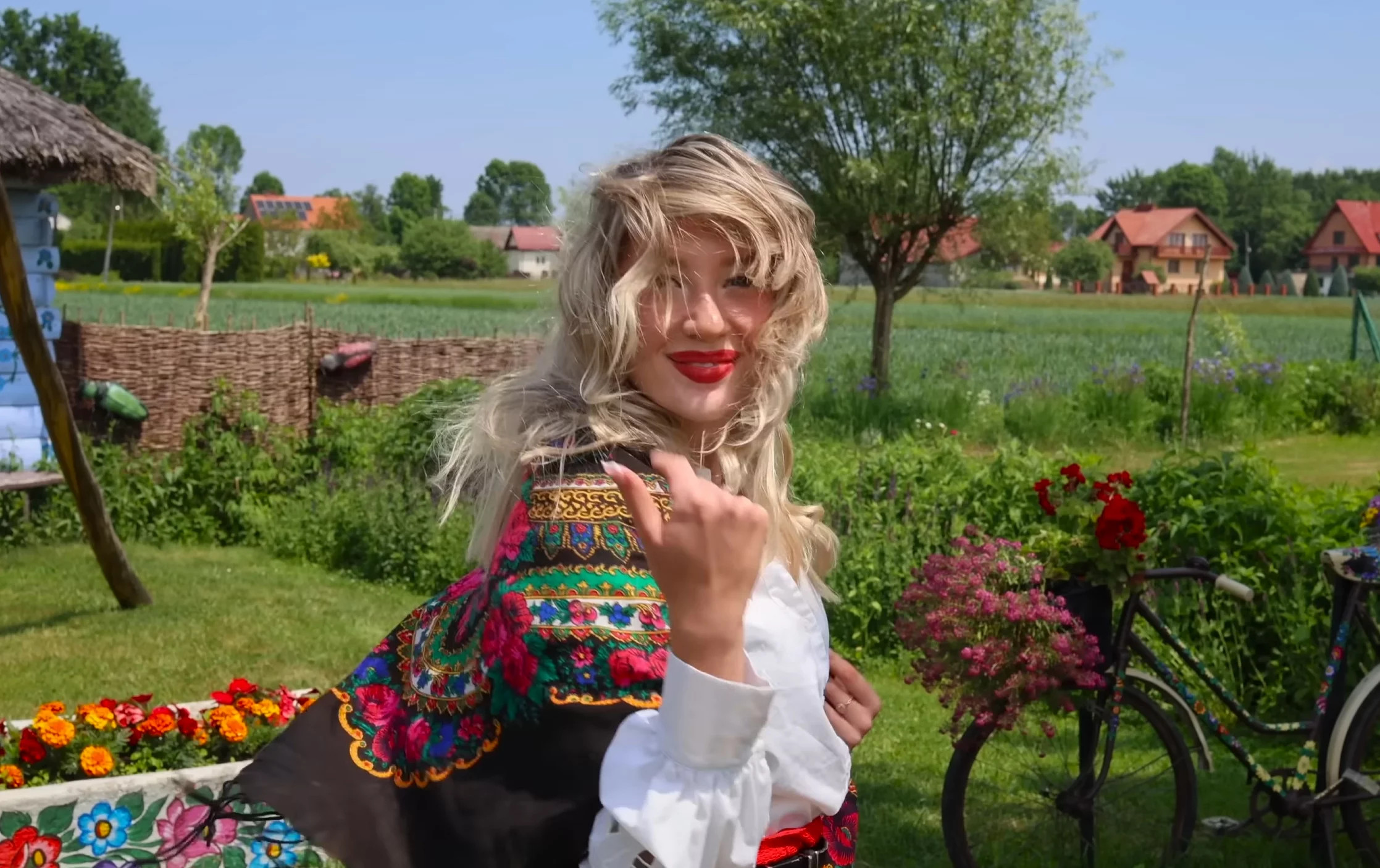 Botoks i markowe ciuchy w odstawkę. Cepry rozjechali disco polo hitem „Domek mały"! Mają ponad 630 tysięcy na koncie!
