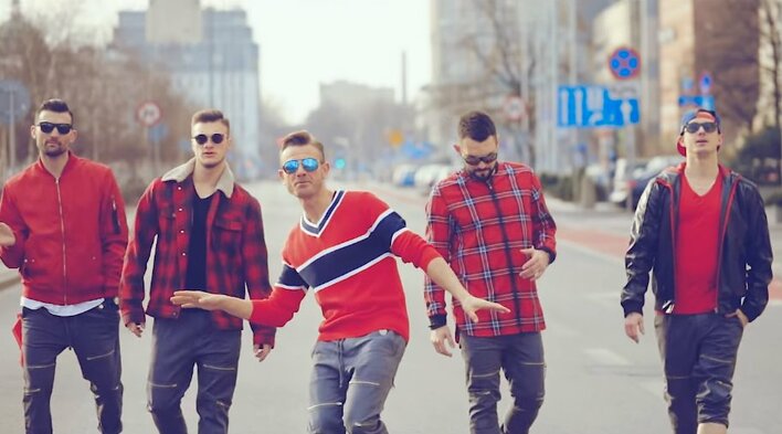 Były członek zespołu Boys szaleje! Posłuchajcie genialnej produkcji pt. "Okrążę cały świat"! 