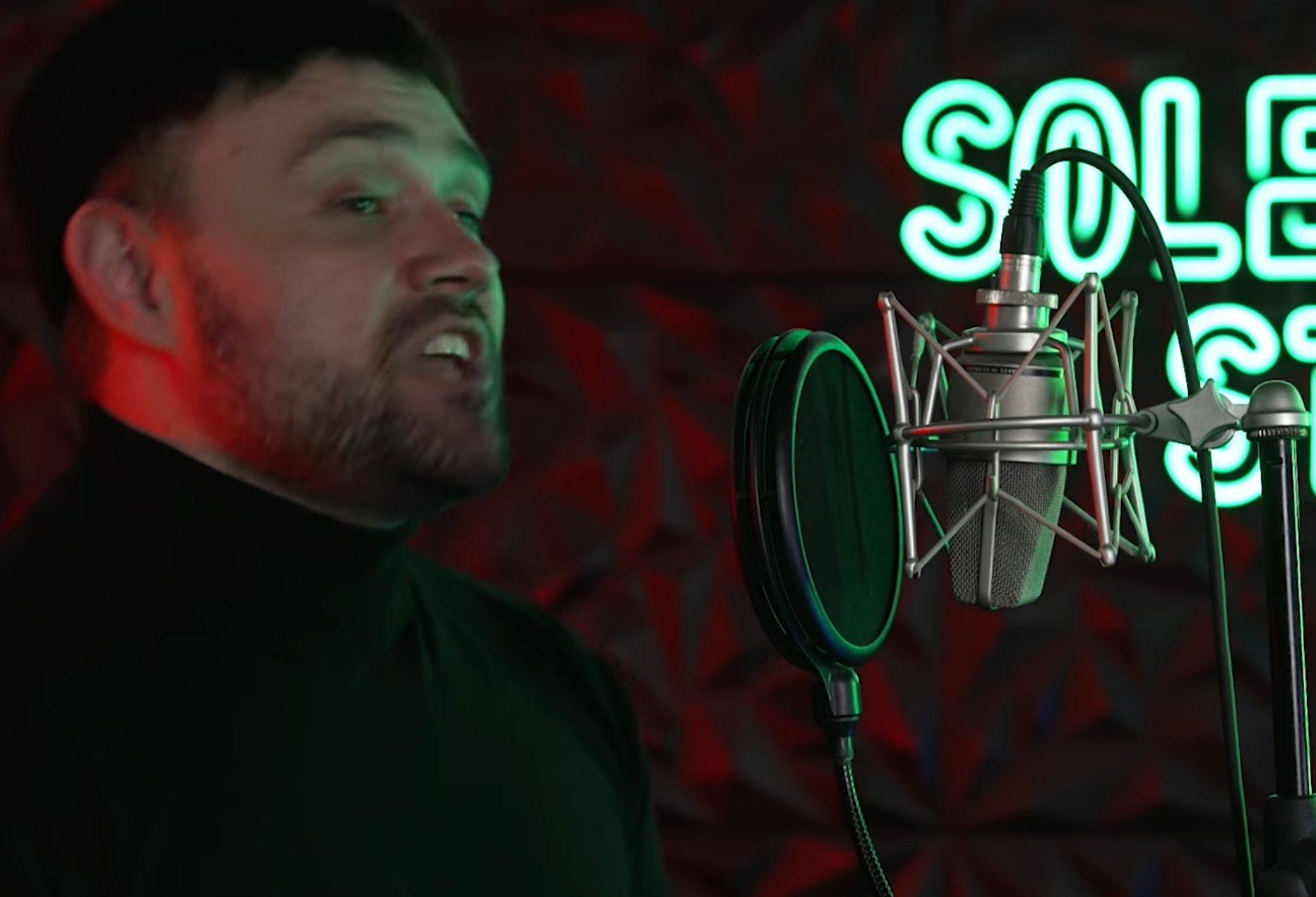 Cała Polska zna „Szła Dzieweczka”. Teraz Soleo bierze na warsztat legendarny biesiadny hit! Posłuchaj premiery! 