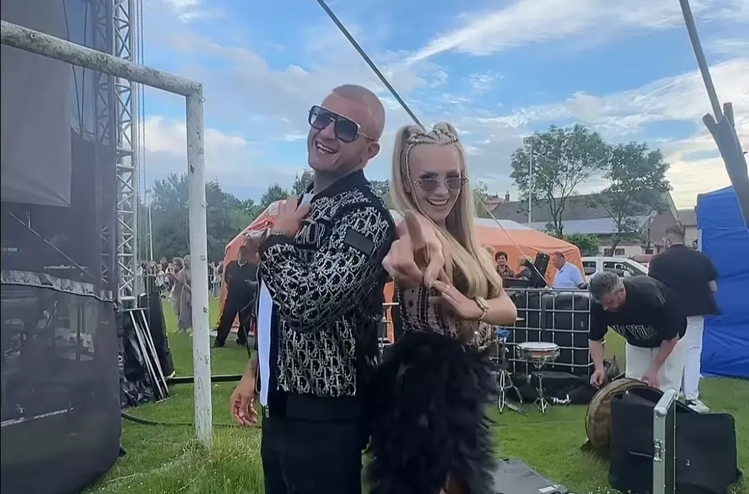 Cały plac śpiewał z Dawidem Narożnym w Chłopicach. Wielki hit disco polo „Ona jest taka cudowna" rozgrzała publiczność do czerwoności