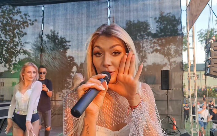 Camasutra na żywo w Korytnicy – niezapomniany występ gwiazdy disco polo z utworem „Grzeszne myśli„ VIDEO podbija sieć
