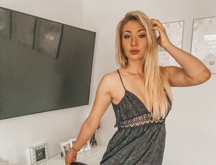 Camasutra pokazała zgrabne nogi! Fani gwiazdy disco polo oniemieli z zachwytu! ”Najpiękniejsza wokalistka na świecie”