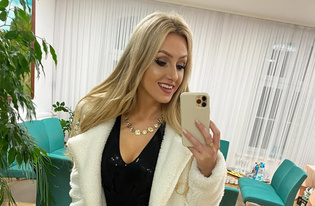 Casandra w jacuzzi przykuwa uwagę zdjęciem w białym bikini