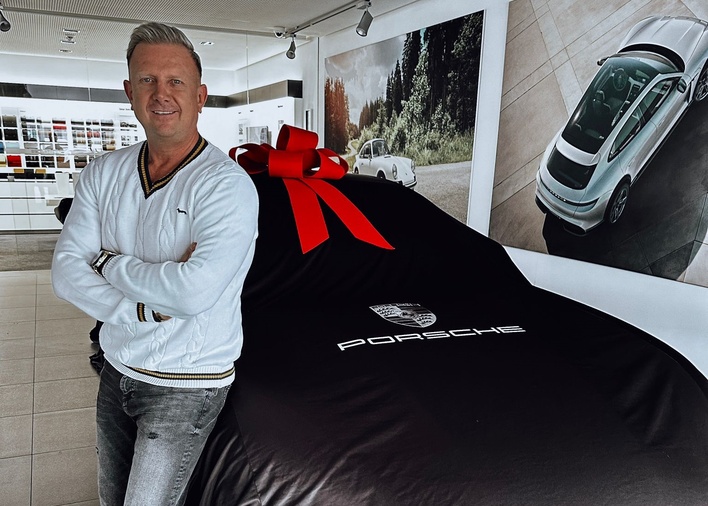 Cena samochodu zwala z nóg! Bartek Padyasek z DBomb i jego nowy luksusowy zakup auta!
