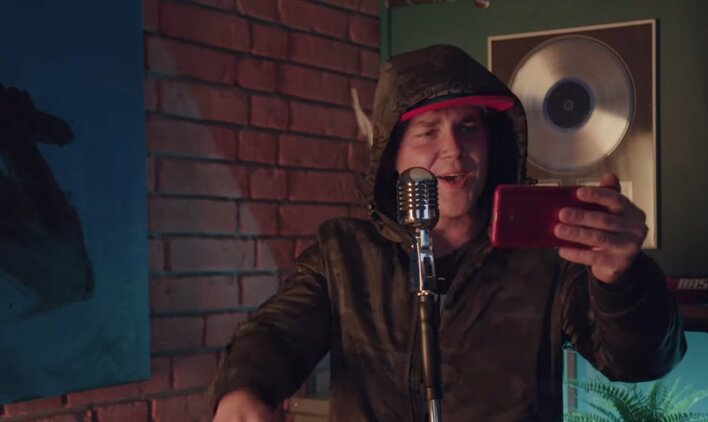 Występ gwiazdora podbija internet. Nie uwierzycie, że to wokalista disco polo! 