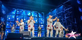 Chłopaki grają dla ludzi, a ludzie uwielbiają ich słuchać. Boys w nietypowej produkcji.