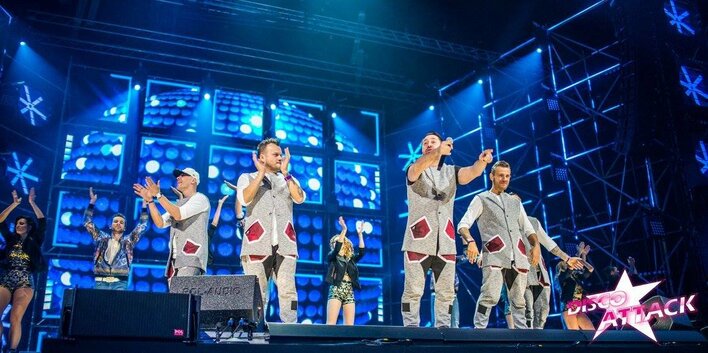 Chłopaki grają dla ludzi, a ludzie uwielbiają ich słuchać. Boys w nietypowej produkcji.