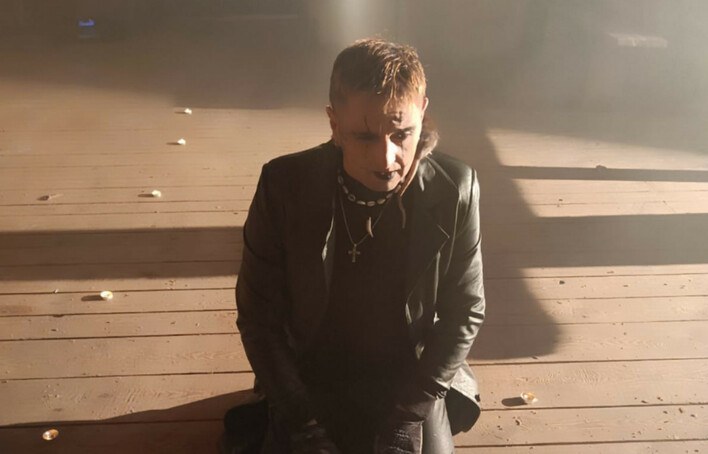 Chwile grozy na planie! Wokalista disco polo cudem uniknął śmierci
