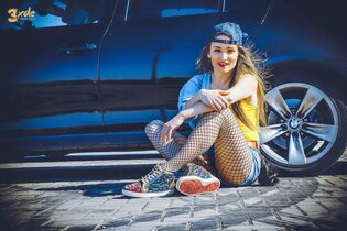 Chwile grozy uroczej wokalistki! Zatrzymała się na pasie zieleni na autostradzie!