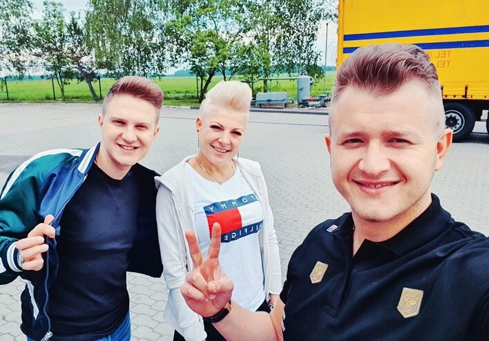 Chwile wzruszenia! Piękni i Młodzi pochwalili się wyjątkowym prezentem!