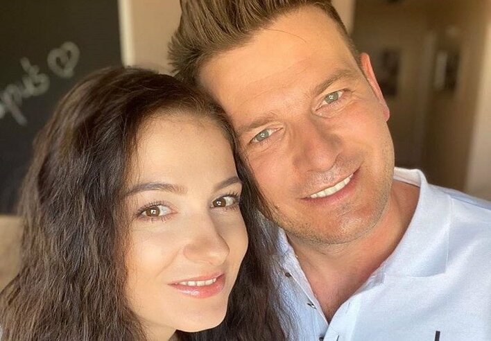 Popularny wokalista disco polo w towarzystwie żony! Wspierają fanów w trudnych chwilach! 