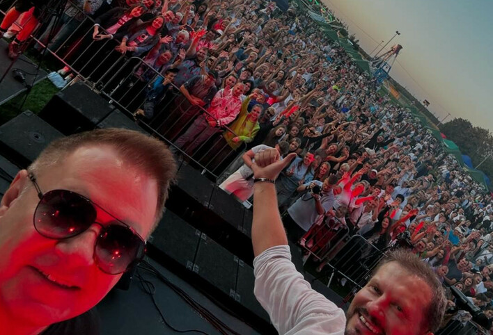 Gwiazdy disco polo Classic przyciągnęły tłumy! Wyjątkowy koncert w Staroźrebach! Co tam się działo! 
