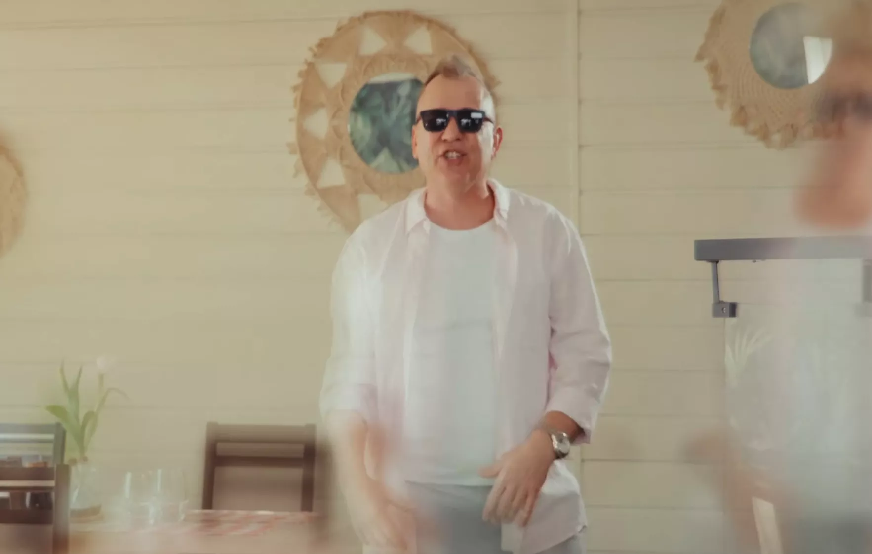 Co internauci piszą o klipie „Moja sąsiadka" zespołu DOX? Te komentarze zebrały najwięcej polubień