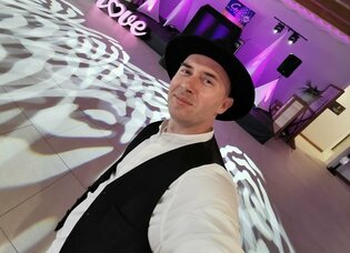 Co tam się działo?! Wokalista disco polo rozniósł weselny parkiet!