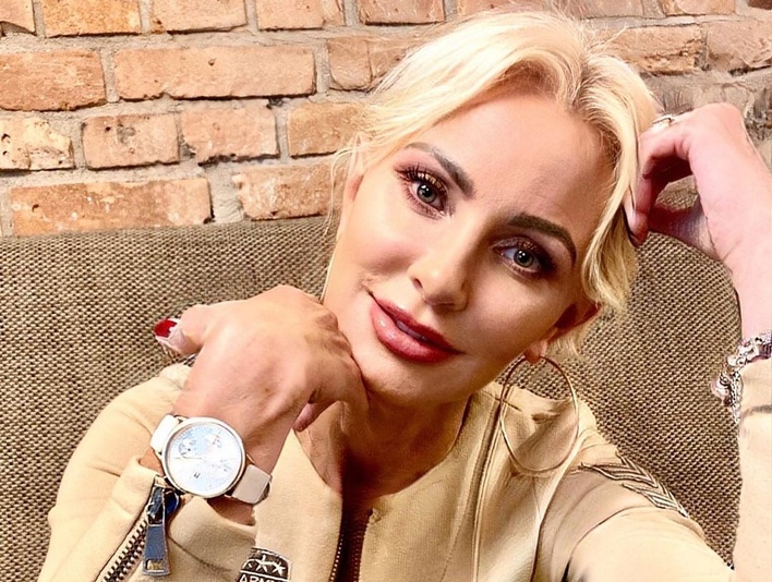 Idealna figura?! Gorące kadry popularnej wokalistki disco polo w skąpym bikini podbijają sieć! Elwira Mejk znów rozpala zmysły fanów! 