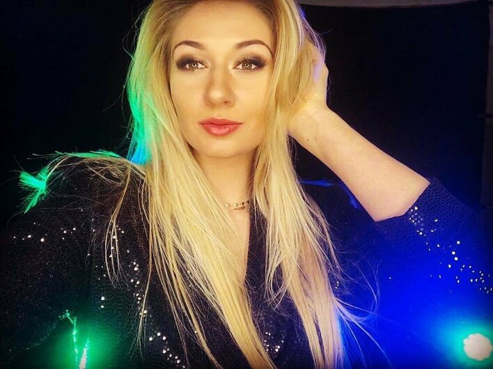 Co za nogi! Uwielbiana wokalistka disco polo w odważnym zdjęciu podbija internet!