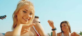 Co za widoki! Cudowne i przepiękne kobiety wraz z gorącą premierą disco polo pt. "Balujemy"!