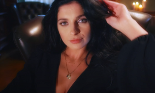 ”Coś pięknego” fani zachwycenia nowością znanego gwiazdora disco polo! Premiera Marioo pt. ”Na koniec świata” jest już dostępna w naszym serwisie!