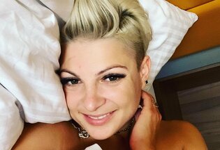 Magda Narożna zdjęła stanik!? Gwiazda disco polo pozdrawia topless z wanny!