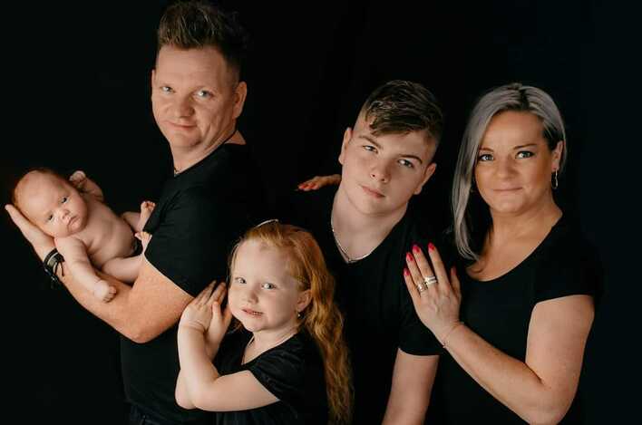 Wokalista grupy MIG został ponownie ojcem?! Fani Gratulują! Tak wygląda rodzina gwiazdora disco polo!