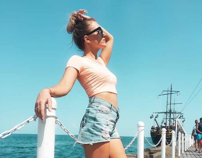 Cudowna gwiazda disco polo spędza urlop nad polskim morzem! Zobaczcie, jak bawi się wokalistka!  