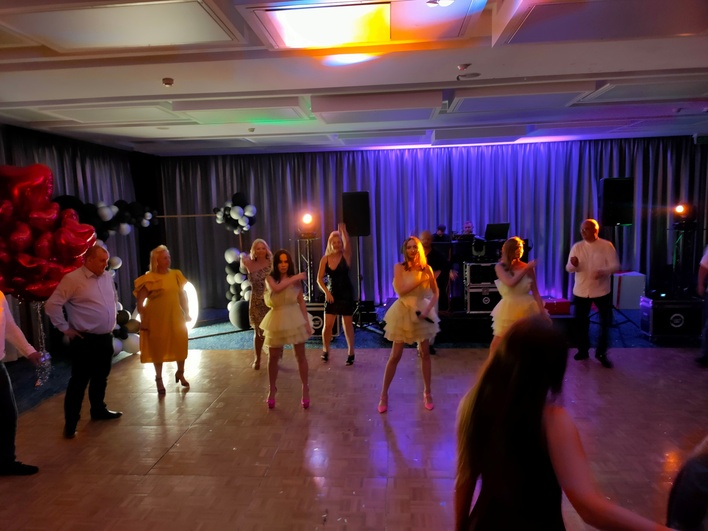 Cudowne dziewczyny z zespołu Szpilki zrobiły niesamowite show na urodzinach! Gwiazdy disco polo rozpaliły publiczność do czerwoności! 