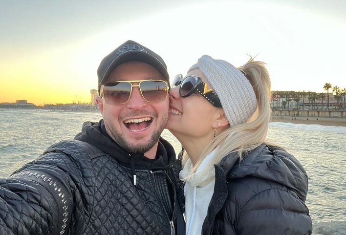 Cudowne obrazki królowej disco polo! Wiemy, jak wypoczywa Magdalena Narożna z ukochanym. Wokalistka wybrała się na urlop do Hiszpanii.