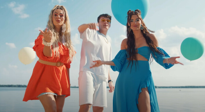 Cudowny hit, który zmiótł Polskę! Zobacz, jak Topky i Ronnie Ferrari podbijają internet!