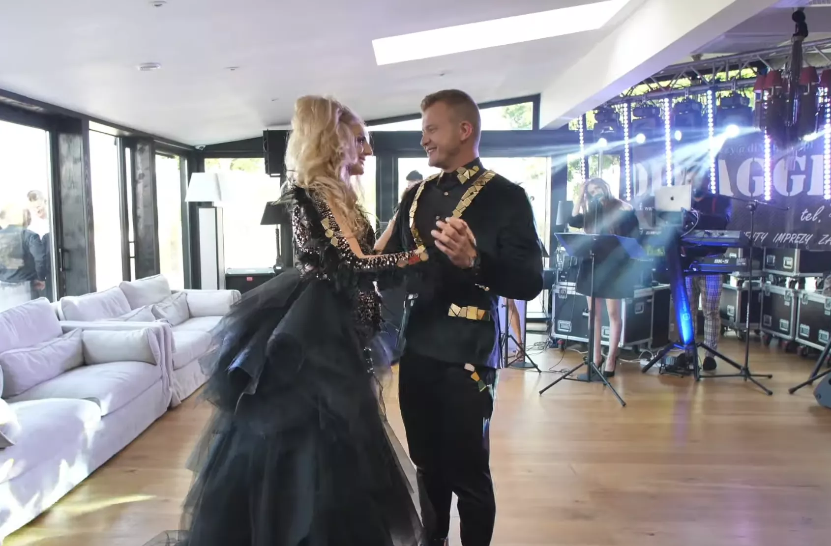 Tym ślubem żyły miliony Polaków! Mamy nagranie z wesela Dawida Narożnego i jego żony Joanny! Tak bawił się gwiazdor disco polo! 