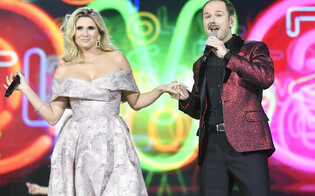 „Cudowronek„ Sławomira Zapały - kontrowersyjny przebój czy wstyd dla polskiej muzyki? Kajra mówi o „suficie żenady„