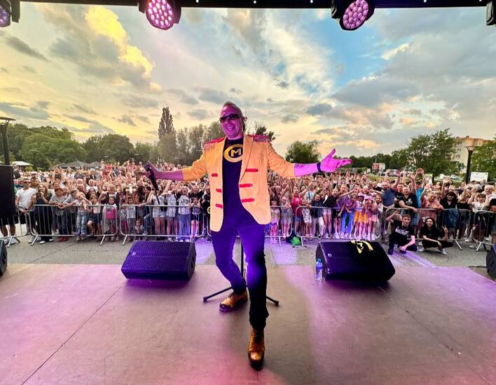 Paweł Dudek Czadoman królem koncertów?! Gwiazdor disco polo gwarantuje wielkie show, efekty specjalne i niesamowity wokal! 