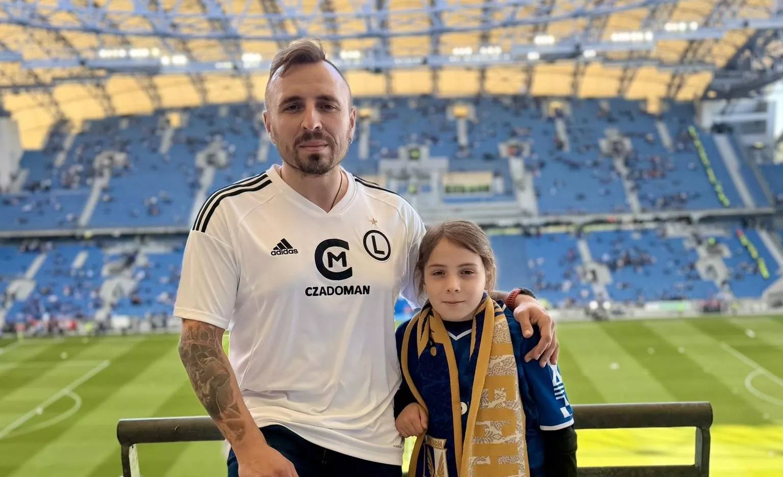 Czadoman pojawił się z córką Polą na meczu Lech - Legia