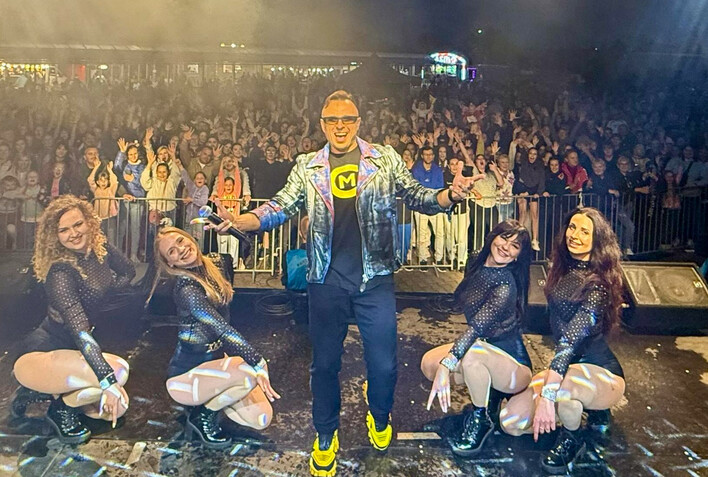 Czadoman porwał tłumy! Majówkowy koncert zakończył się wielkim sukcesem i wyjątkowym show! To najlepszy artysta disco polo?

