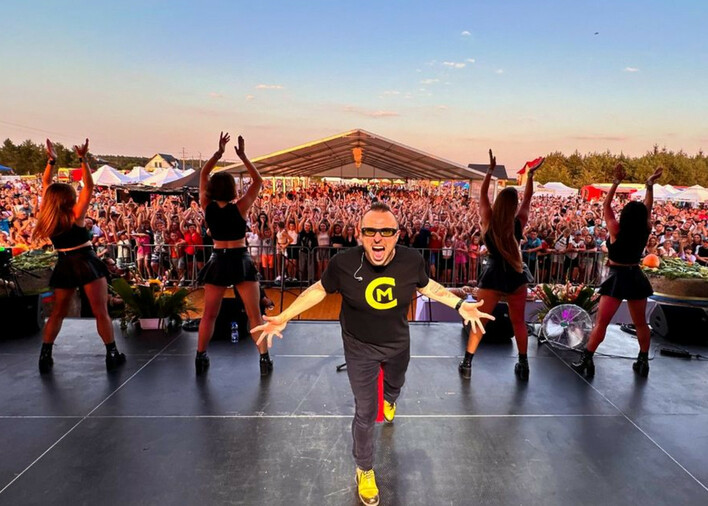 To najlepszy Polski wokalista?! Czadoman porwał tłumy swoim hitem „Na końcu świata„! Zobacz VIDEO

