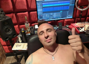 Czadoman przyłapany w studio nagraniowym! Gwiazdor disco polo pracuje nad nowym hitem?! Czym teraz wszystkich zaskoczy?! 