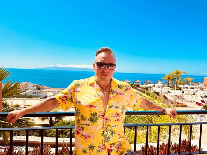 Czadoman wylądował z rodziną na Teneryfie! Tak gwiazdor disco polo spędza czas z najbliższymi poza koncertami! 