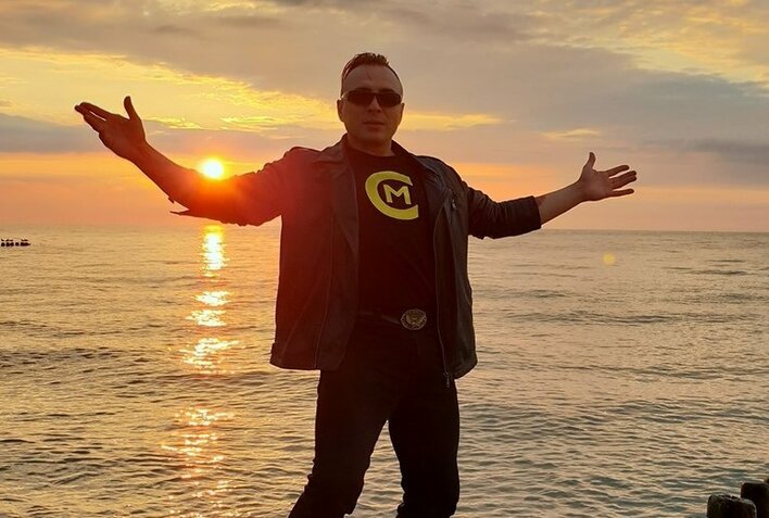 Czadoman zakochany! Uwielbiany wokalista disco polo udostępnił zdjęcie ze swojego ślubu! Artysta świętuje 10. rocznicę małżeństwa!