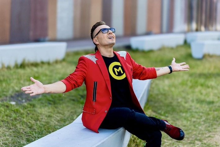 Czadoman w wielkim HICIE „Takie Tango„ Budki Suflera! Brzmi lepiej niż oryginał?! Tak gwiazdor disco polo szokuje branże muzyczną! 