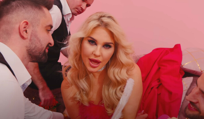 Blondi nową GWIAZDĄ w disco polo?! Jej teledysk do piosenki pt. ”Manipulantka” podbija sieć!