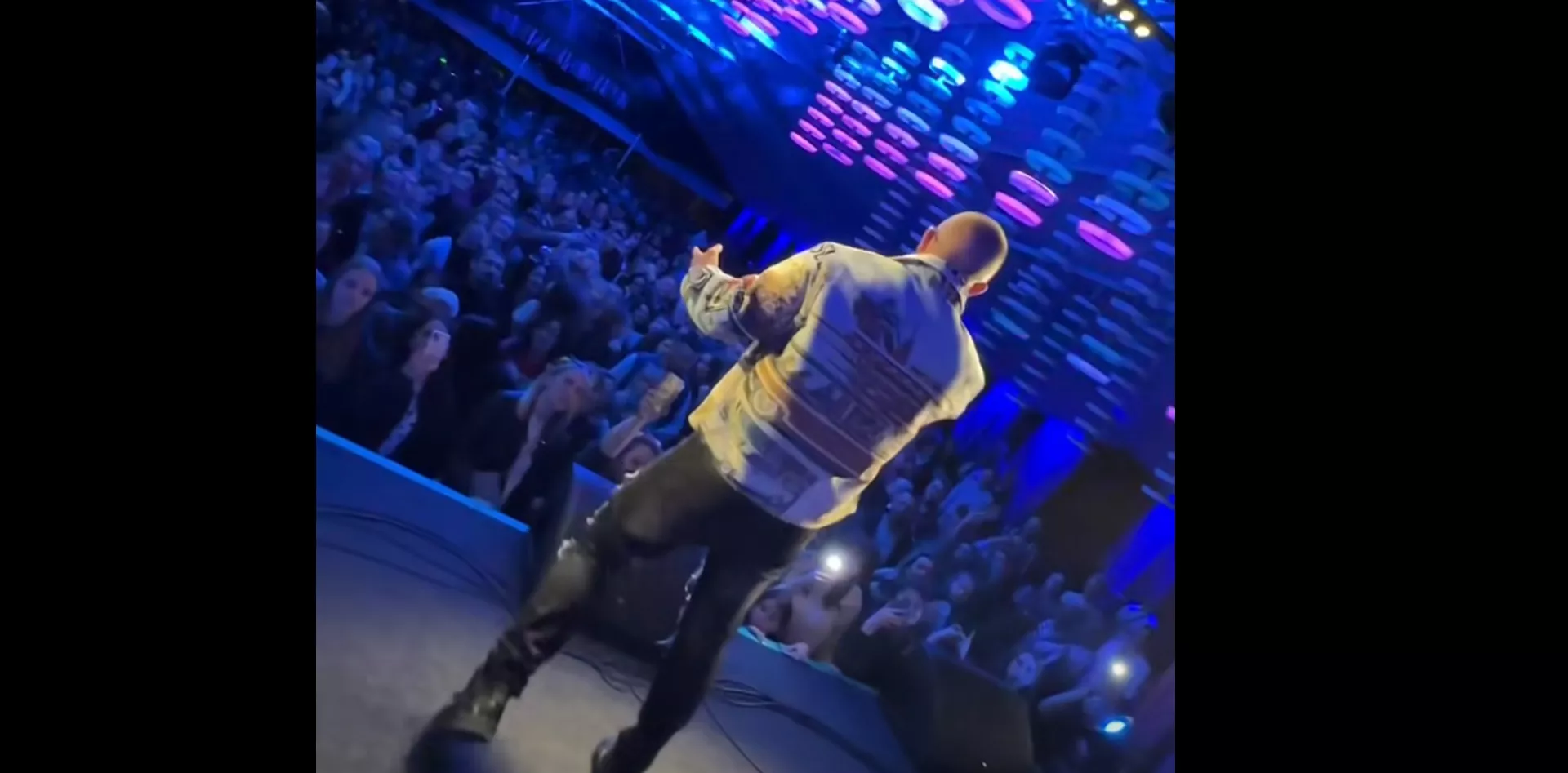 Czy Dawid Narożny to dziś numer jeden disco polo? Tak wyglądał jego koncert w Aquabraxie