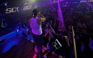 Czy disco polo naprawdę traci popularność? DiscoBoys pokazali moc na scenie! Kamil Kossakowski na gitarze! | VIDEO

