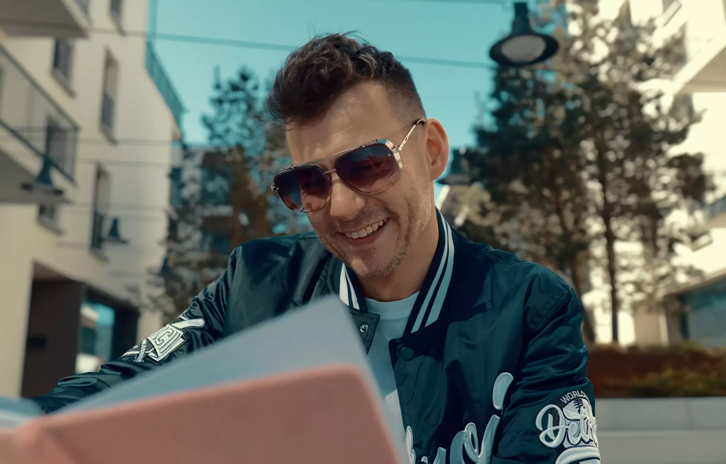 Czy „Dziewczyna z pamiętnika" Jacka Dworakowskiego to nowy hit disco polo? Premiera już podbija YouTube