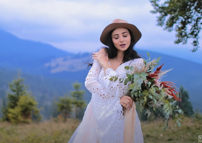 Tajemnicza kobieta skradła serce artysty disco polo? Wyjątkowy utwór o miłości podbija sieć!