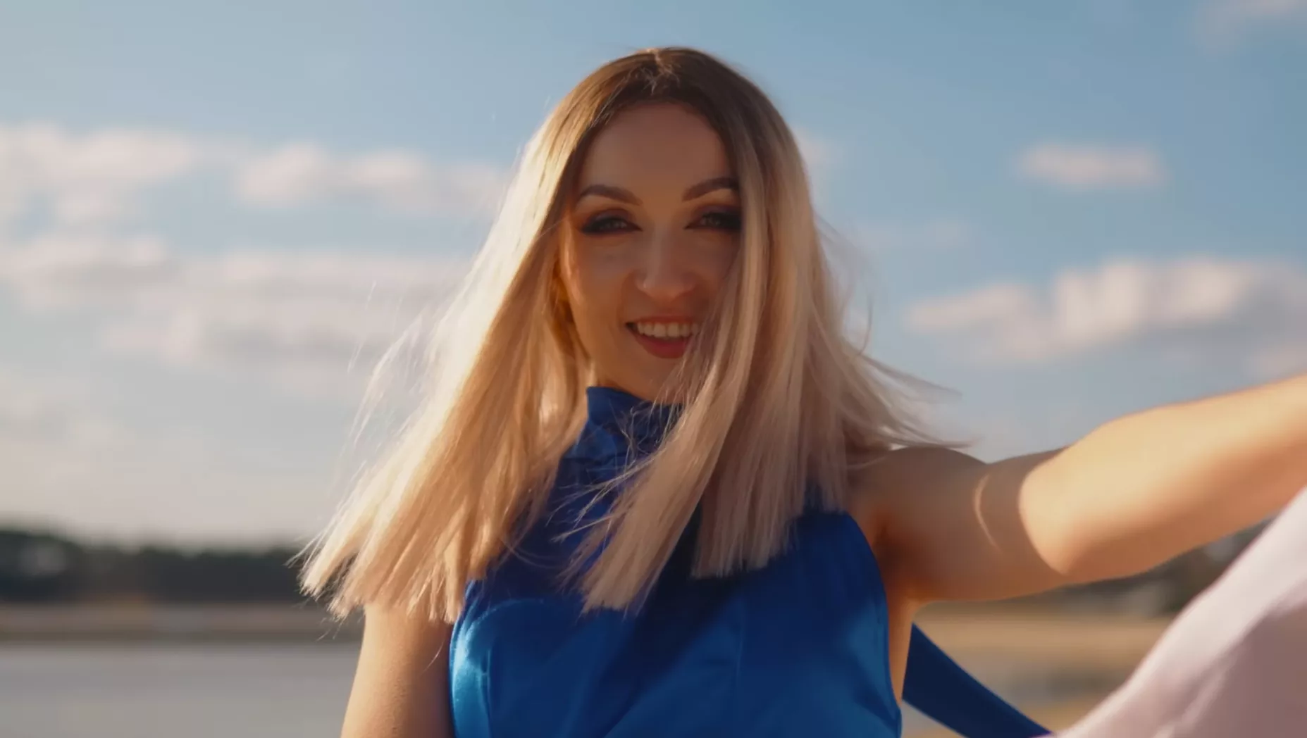 Czy „Piękny" Skynovy będzie hitem lata 2026? Teledysk już przebił milion wyświetleń, a licznik wciąż rośnie