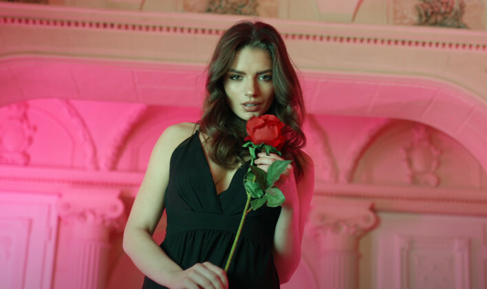 Czy Rajmund i zespół Fires stworzyli hit disco polo na lata”? Nowy utwór pt. „Młodości Smak„ rozgrzewa parkiety!