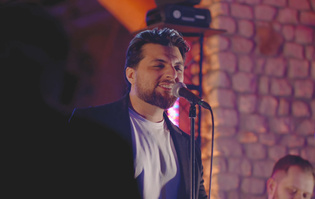 Czy „Raz Dwa Trzy” Dragana stanie się jednym z najczęściej granych utworów disco polo z biesiadnym i romskim klimatem?