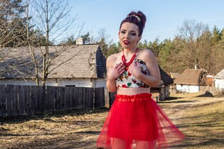 Tajemniczy projekt wokalistki disco polo podbije rynek muzyczny? Artystka rozwija skrzydła! 