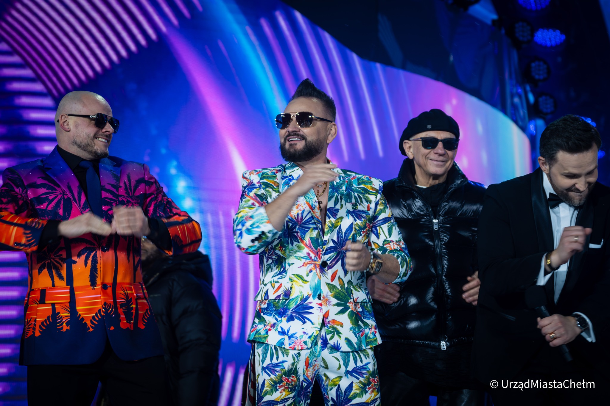 Czy takie wejście Valdiego na scenę w Chełmie przejdzie do historii disco polo? Wjechał autem na scenę! | VIDEO