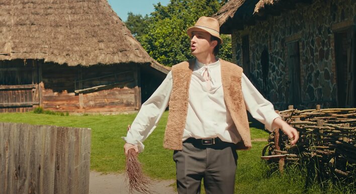 Popularny wokalista disco polo na szczycie kariery?! Kolejne miliony wzbogaciły jego konto!